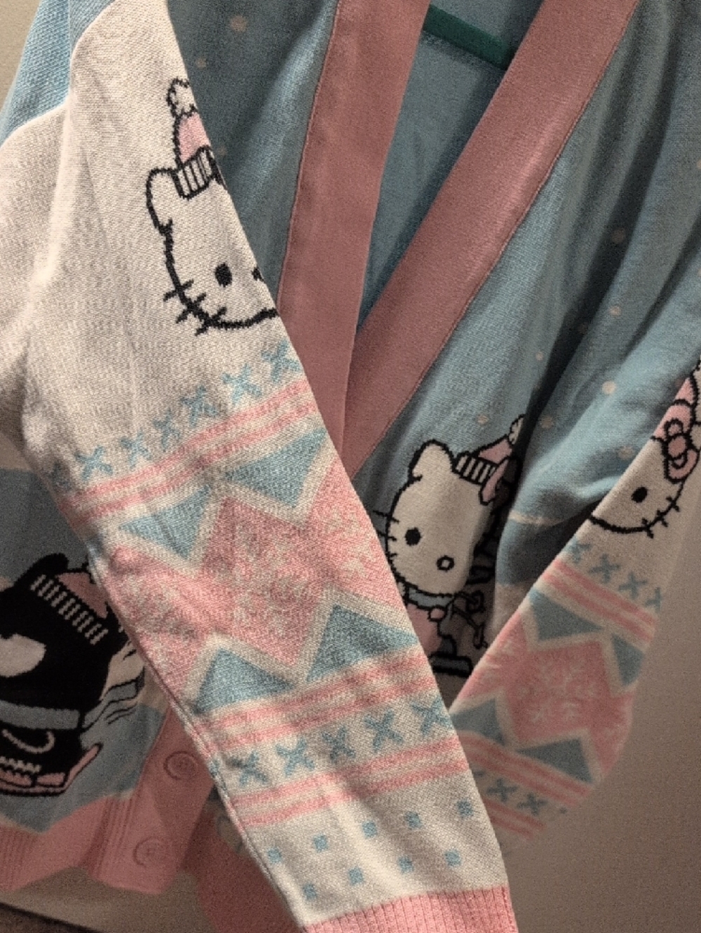 Sanrio Hello Kitty And Friends Winter Skiing Pastel Cardigan NWT - Picture 9 of 14